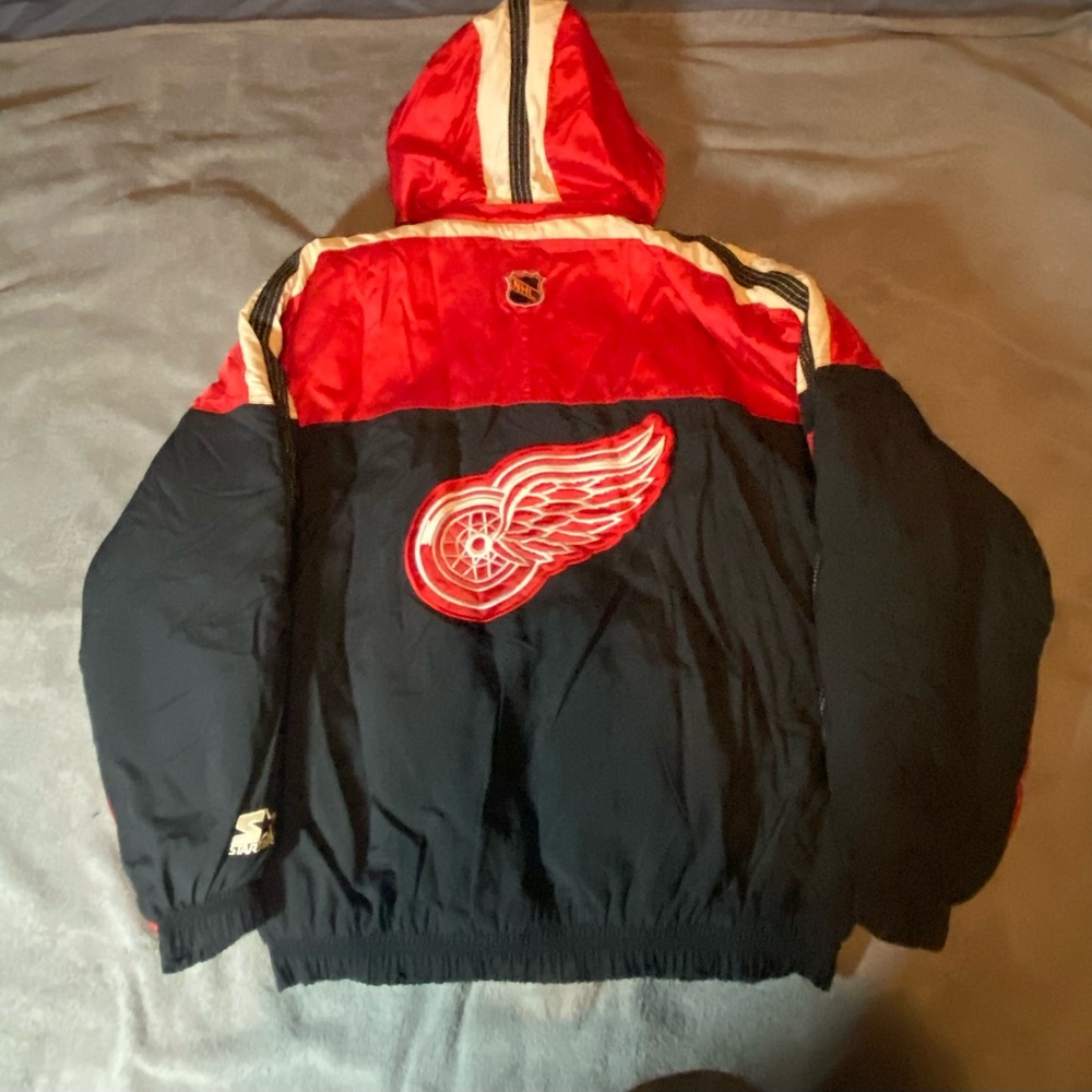 Vintage 90s STARTER NHL Detroit Red Wings Embroidered Puffer Jacket